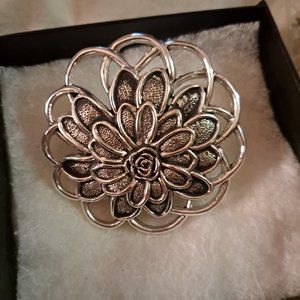 Brooche